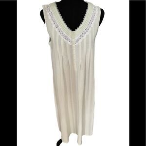 EARTH Angels light green nightgown with flower button front size Small